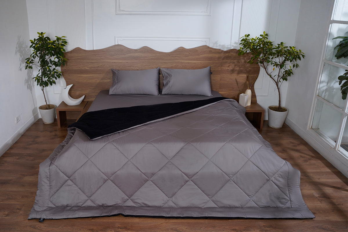 Black Onxy & Celestial All Season Pure Cotton Reversible Comforter 300 TC